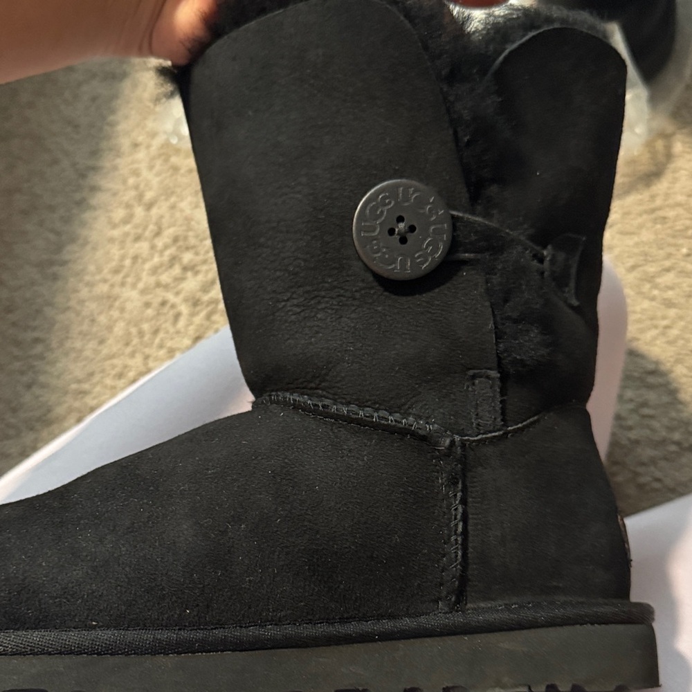 UGG Black Boots UGG Bailey Button II - Picture 6 of 7